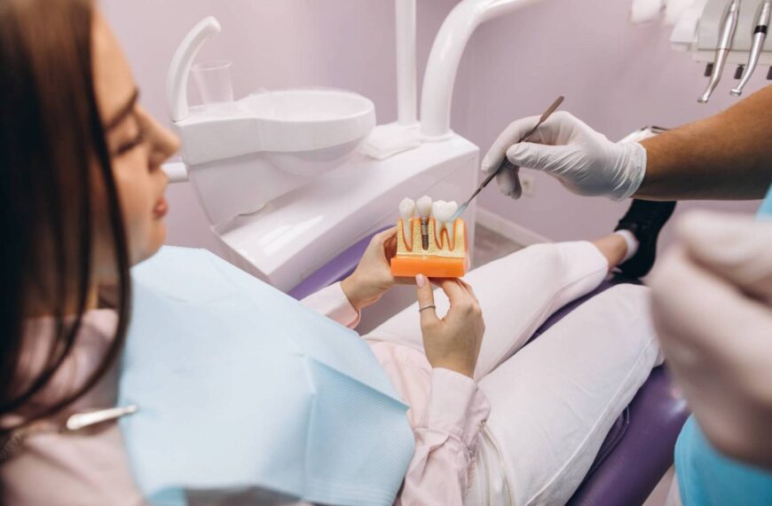 Implant czy most – co lepiej wybrać po utracie zęba?